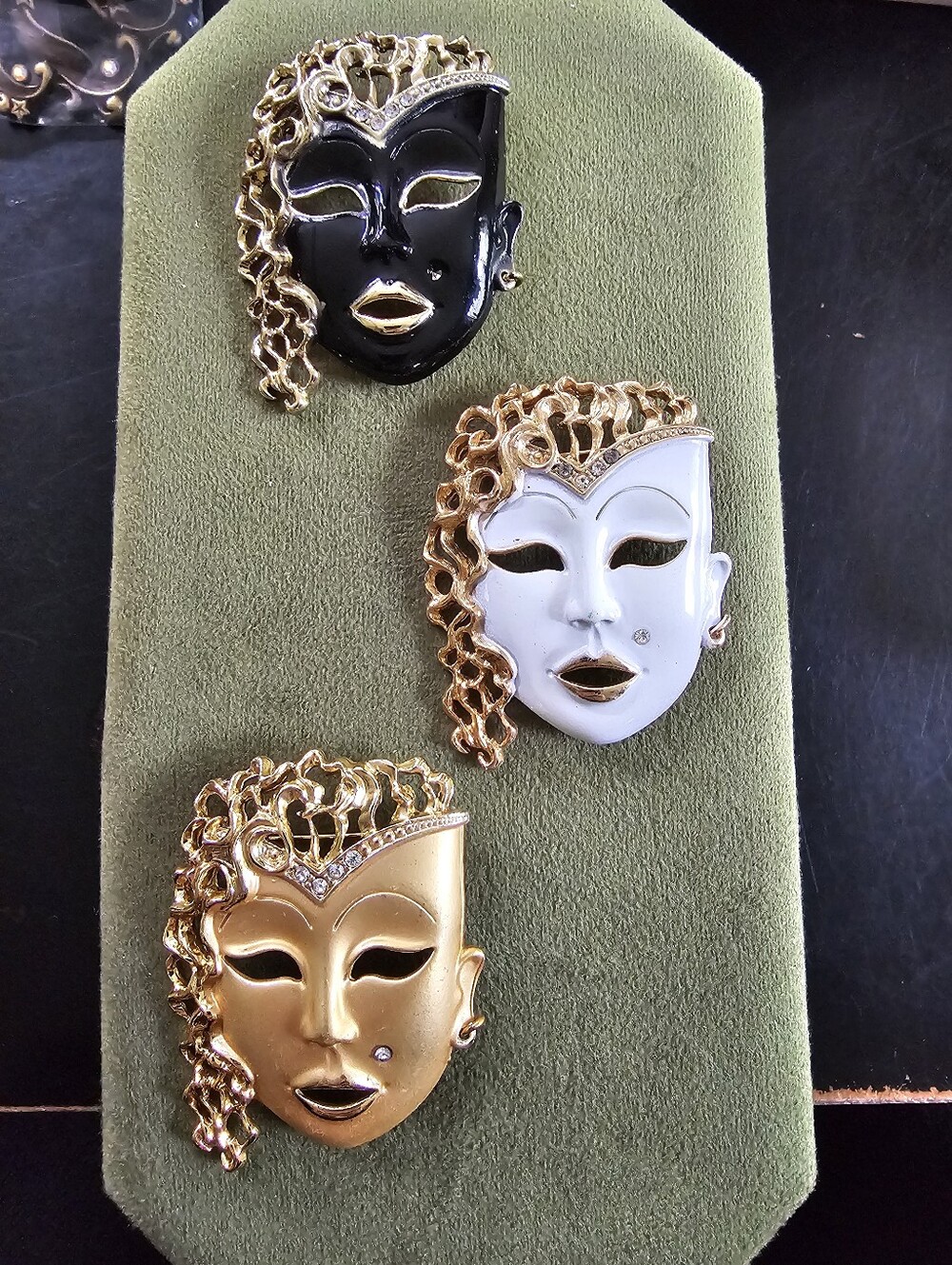 Vintage Brooch Lot